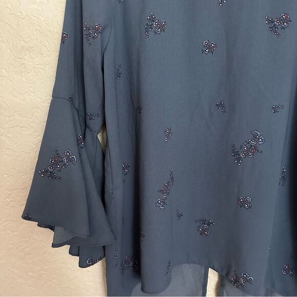 LC‎ Lauren Conrad | Blue Floral High Low Bell Sleeve Blouse Size Small - Picture 7 of 9